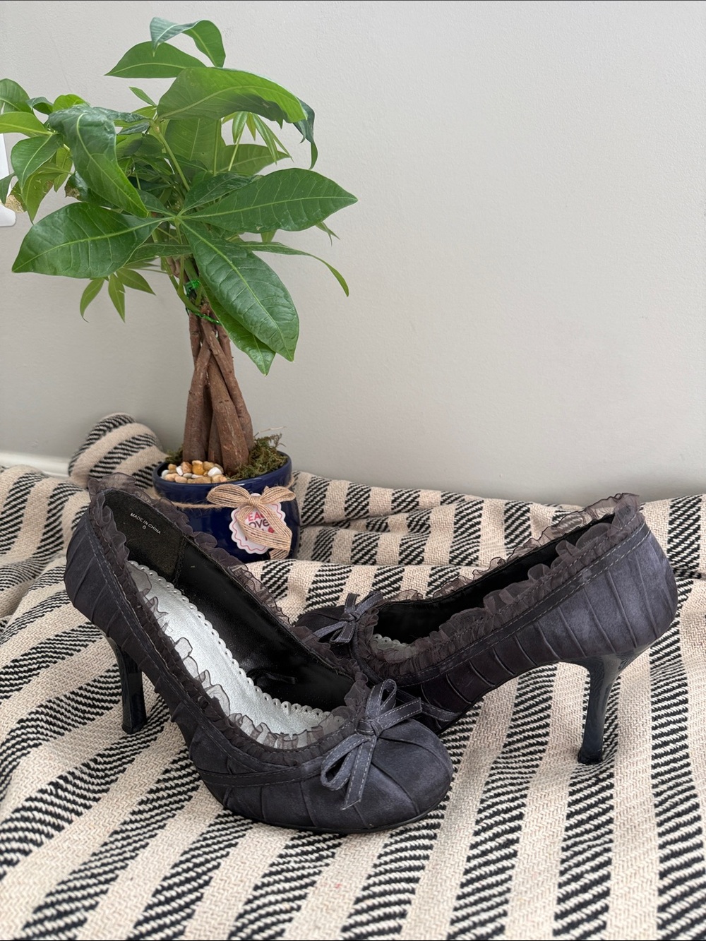 Black Women's Ruffle Bow Heel Pumps